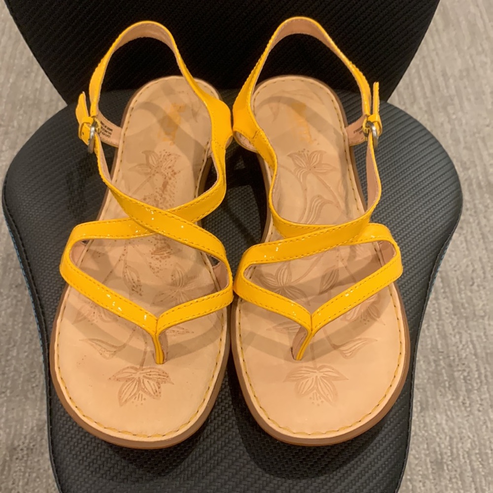 Womens Born bright Yellow sandals, Sz 8 M/W EUC, comfortable, colorful & cute!💛